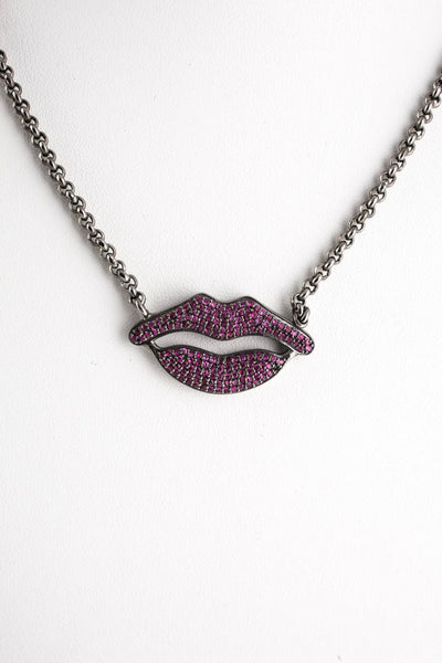 Designer Silver Tone Pink Sapphire Lips Pendant Necklace 16.5" 13.1g