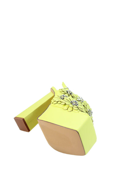 Azalea Wang Womens Rhinestoned Flower Detail Platform High Heels Yellow Size 6.5