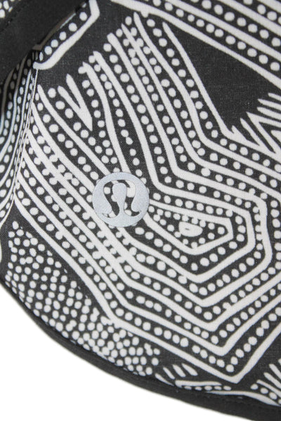 Lululemon Women Black Geometric Nylon Blend Zip Shorts Size 6