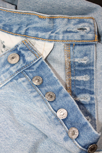 Levis Women Mom Straight Jeans Light Blue High Rise Button Size 32