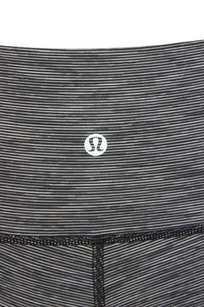 Lululemon Women Gray Striped Polyester Capri Leggings Athletic Size 6
