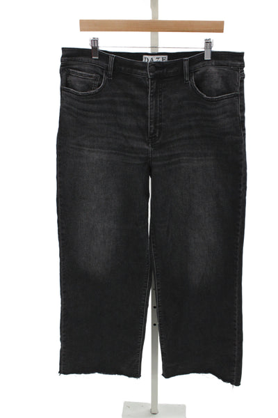 Daze Women Cropped Black Jeans Size 33